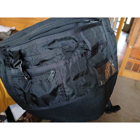 L.L. Bean Black Canvas Messenger Laptop Bag‎ Emboidered with the name John - Picture 5 of 6
